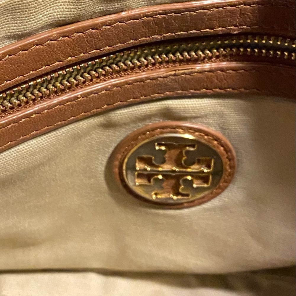Vintage Tory Burch Leather Crossbody w/ extra strap! Cleaned & Refreshed! - Picture 9 of 13
